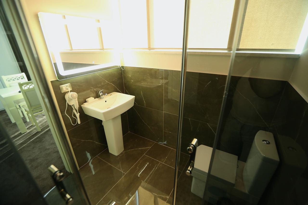 Hotel Vllaznia Shkoder Bagian luar foto